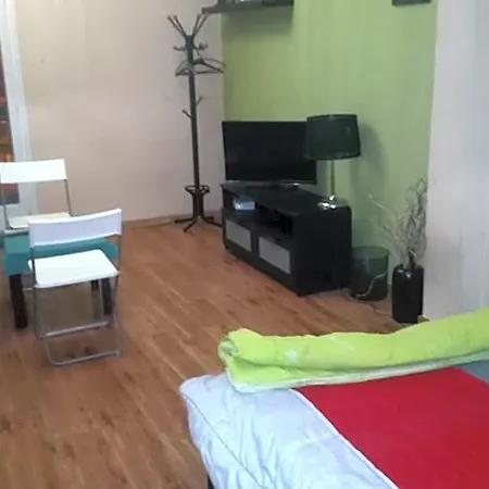 2 Bedroom Center - * Tesalónica